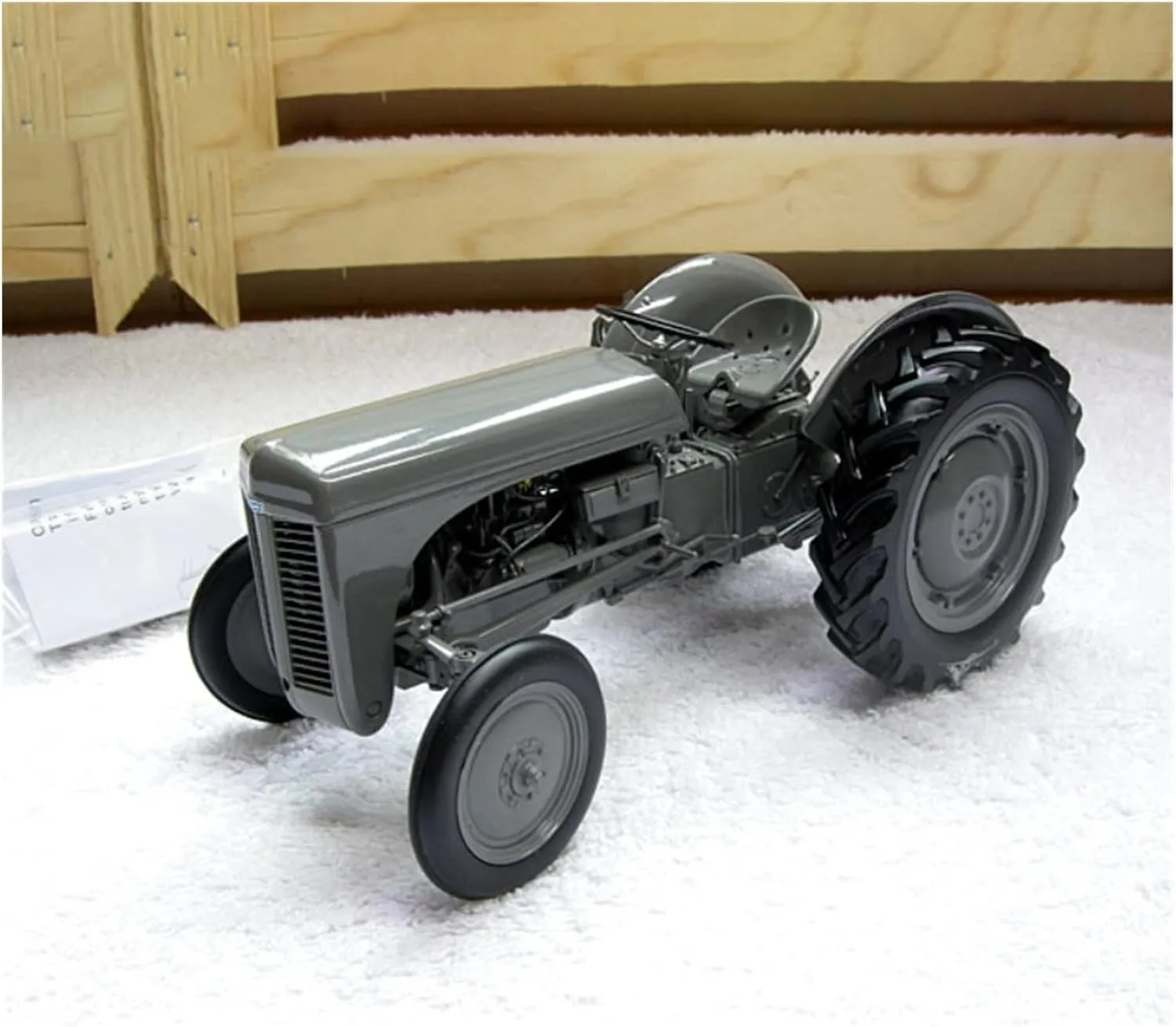 Alloy Resin Car Vehicle Model Fit for Ferguson Tea 20 1:16 Classic Gray Alloy Car Model Static Display Gift Toys Adult Collection Festive Deluxe Gift