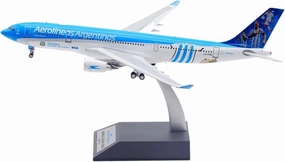 Alloy Collectible Plane 1 200 for Aerolíneas Argentinas A330-200 Diecast Aircraft Jet Model LV-FVH Miniatures Set