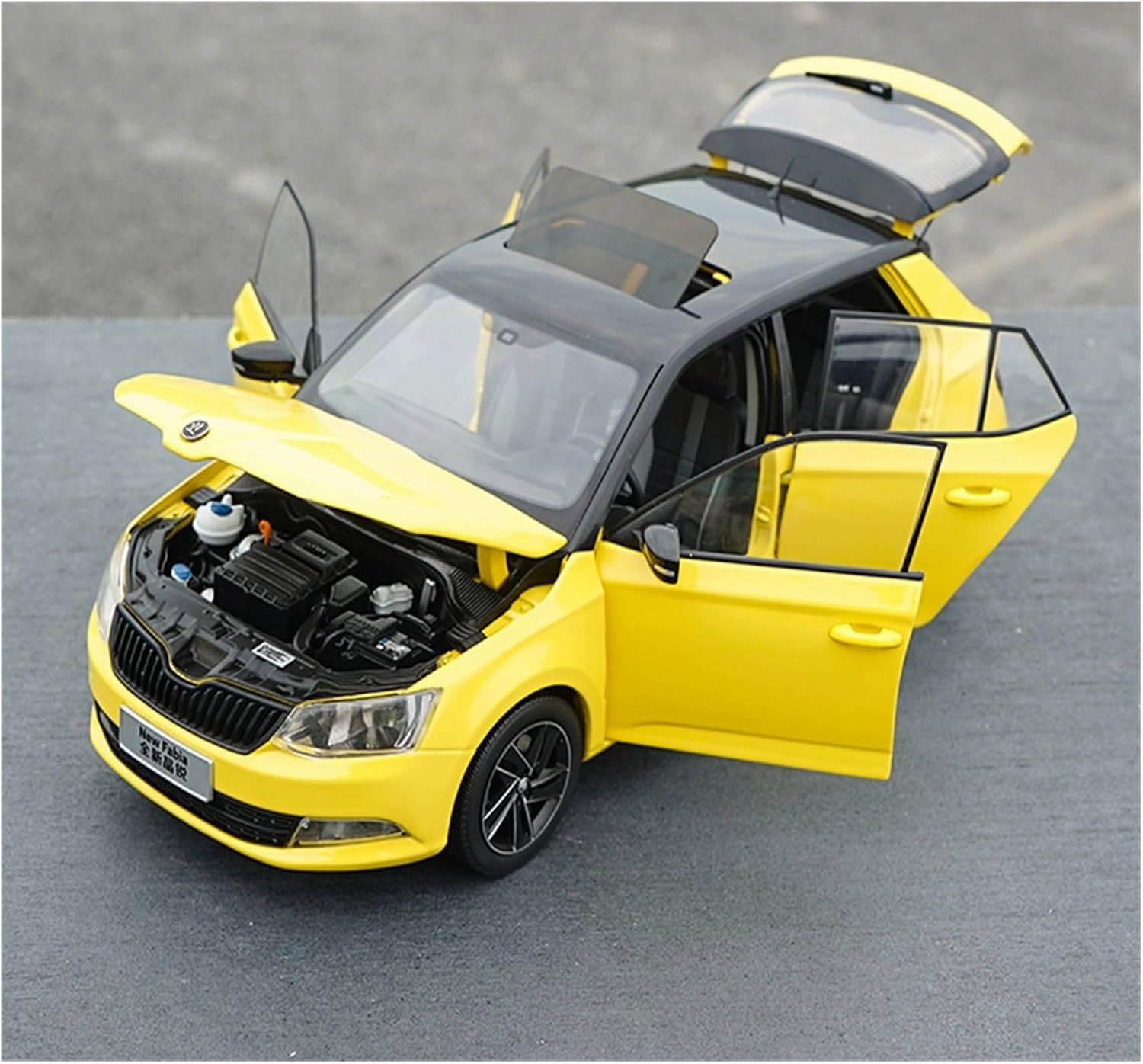Alloy Resin Car Vehicle Model 1 18 Fit for Skoda Fabia Vehicle Metal Scale Alloy Diecast Car Model Static Toy Fit for Collectible Gift Display Festive Deluxe Gift (Color : C)