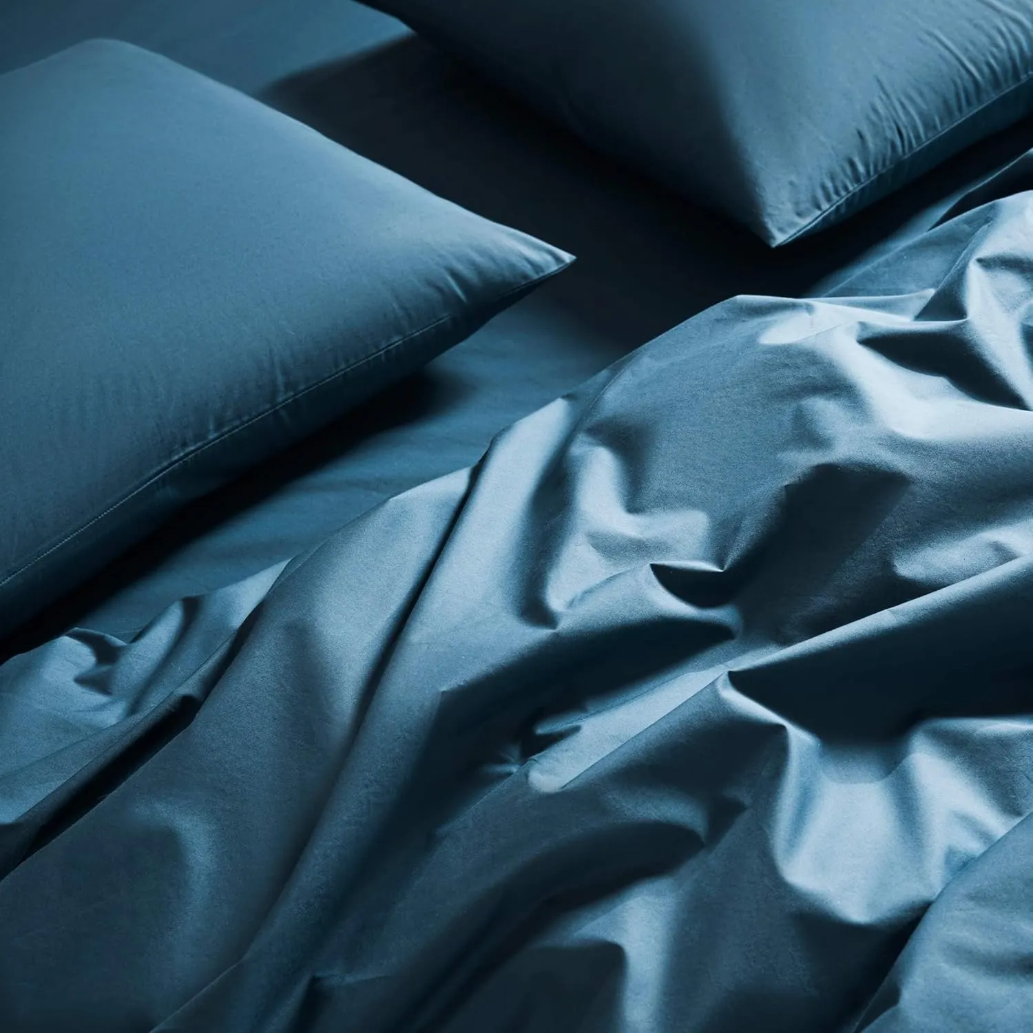 Brooklinen Luxury Sateen 4 Piece Queen Size Sheets Set in Abyss Blue - 100% Cotton Sateen Sheets - 1 Fitted Sheet, 1 Flat Sheet, 2 Pillowcases