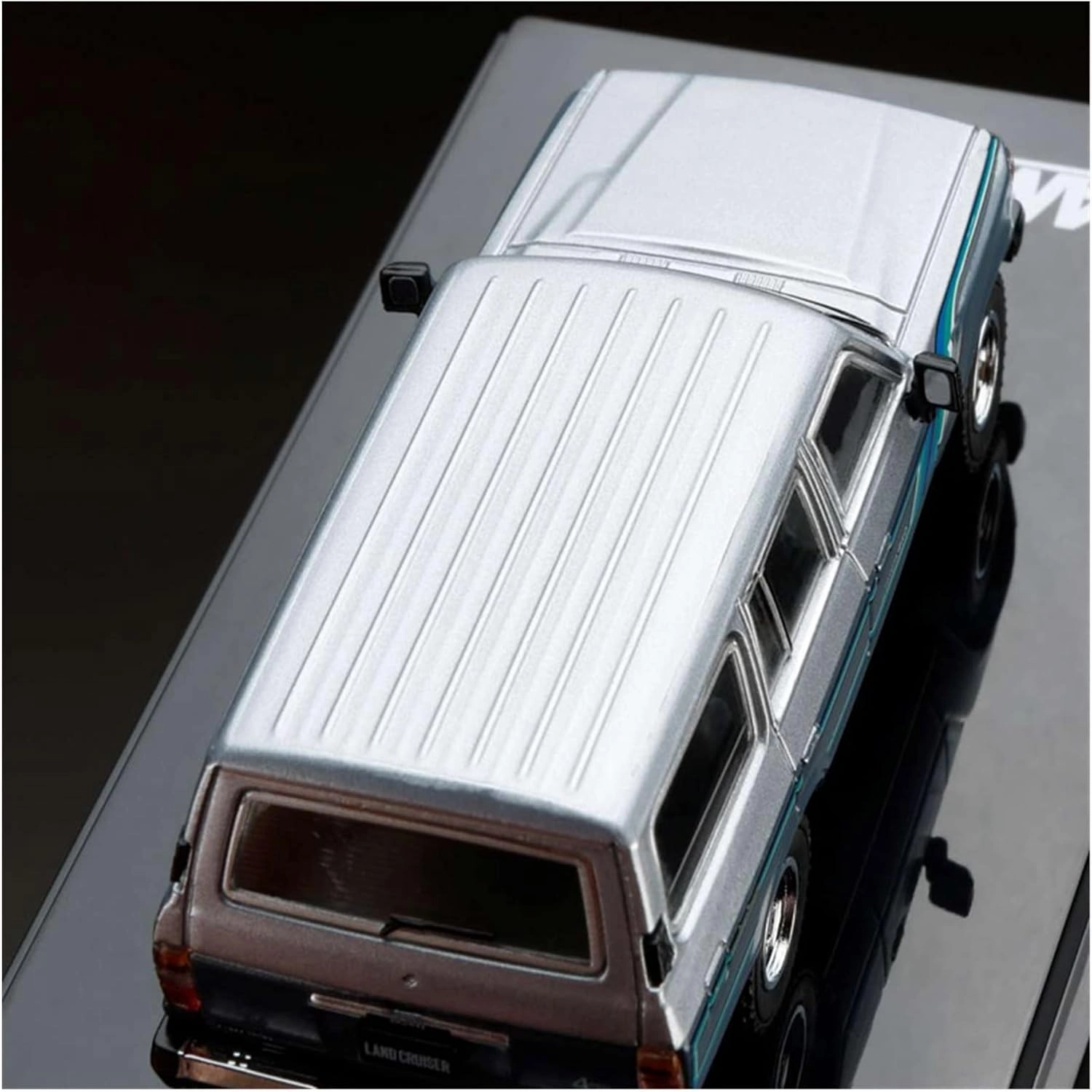 for Landcruiser 60 GX 1981 1 64 SUV Limited Edition Resin Car Model Adult Classic Souvenir Display Non-Remote App Controlled Toys(Gold)