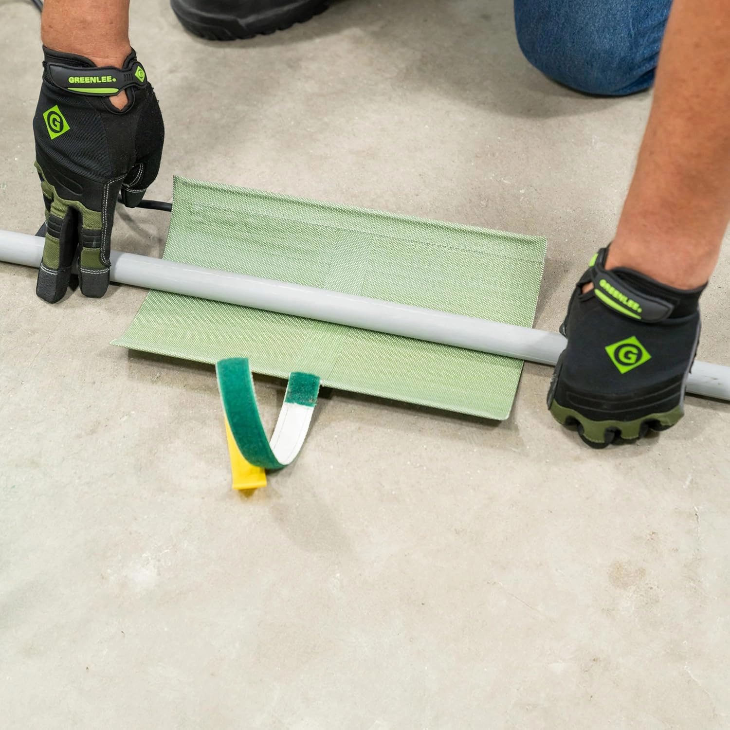 Greenlee 860-1-1/2 Temperature-Controlled PVC Heating Blanket for 1/2" to 1-1/2" PVC Conduit, 120 Volts, 200 Watts, Small, Gray