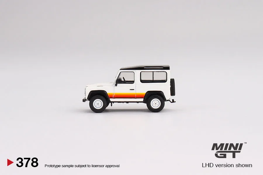 Land Rover Defender 90 Wagon White - 1:64 | Mini GT