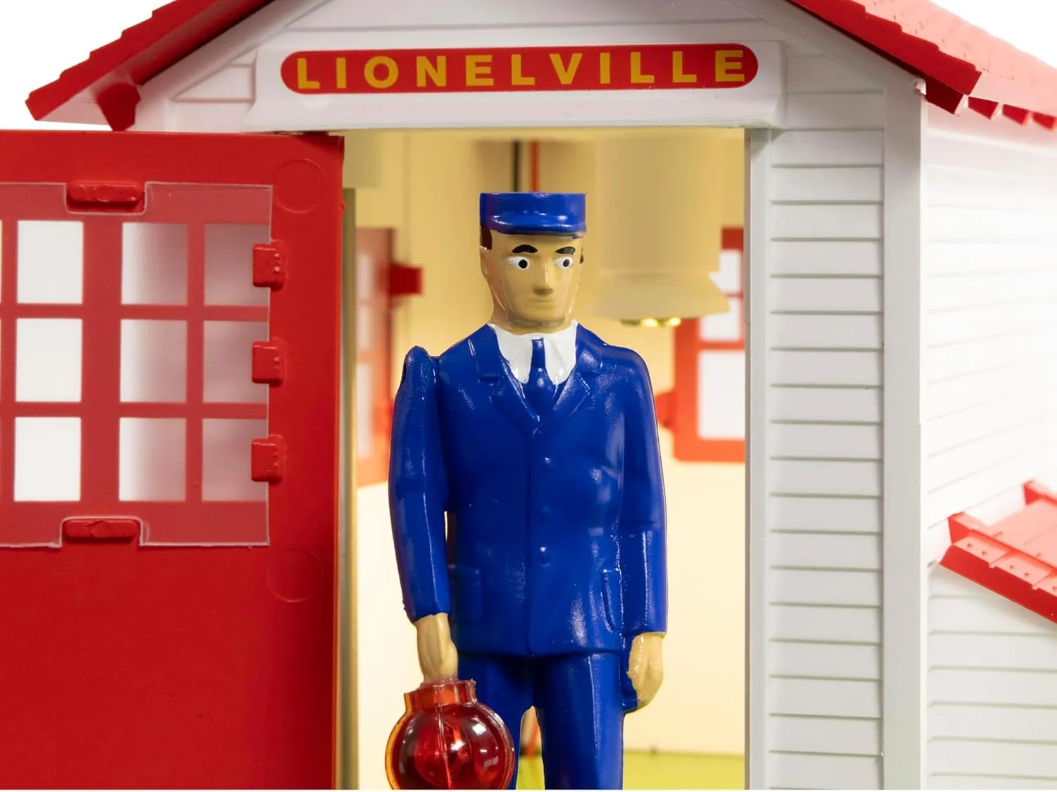 Lionel Lionelville Classic Automatic Plug-Expand-Play Gateman O Gauge Model Train Accessory