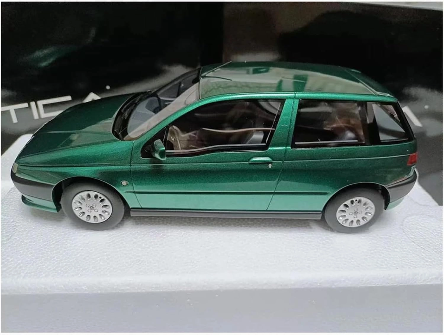 Metal Car Model 1:18 for Alfa Romeo 145 1.6 Ie 1995 Coupe Simulation Car Model Static Ornaments Adult Collection Die Cast Vehicles(Gray)