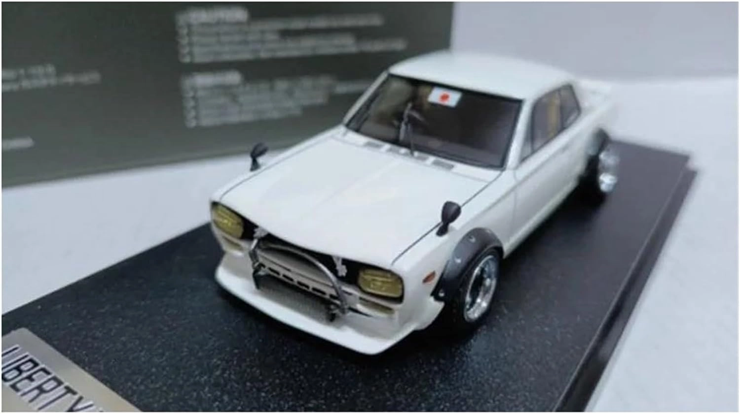 Metal Die Cast Toy Cars 1/43 for Nissan Hakosuka White Resin Model Car Adult Souvenir Classic Static Display Collectible Toy for Home Or Office Décor