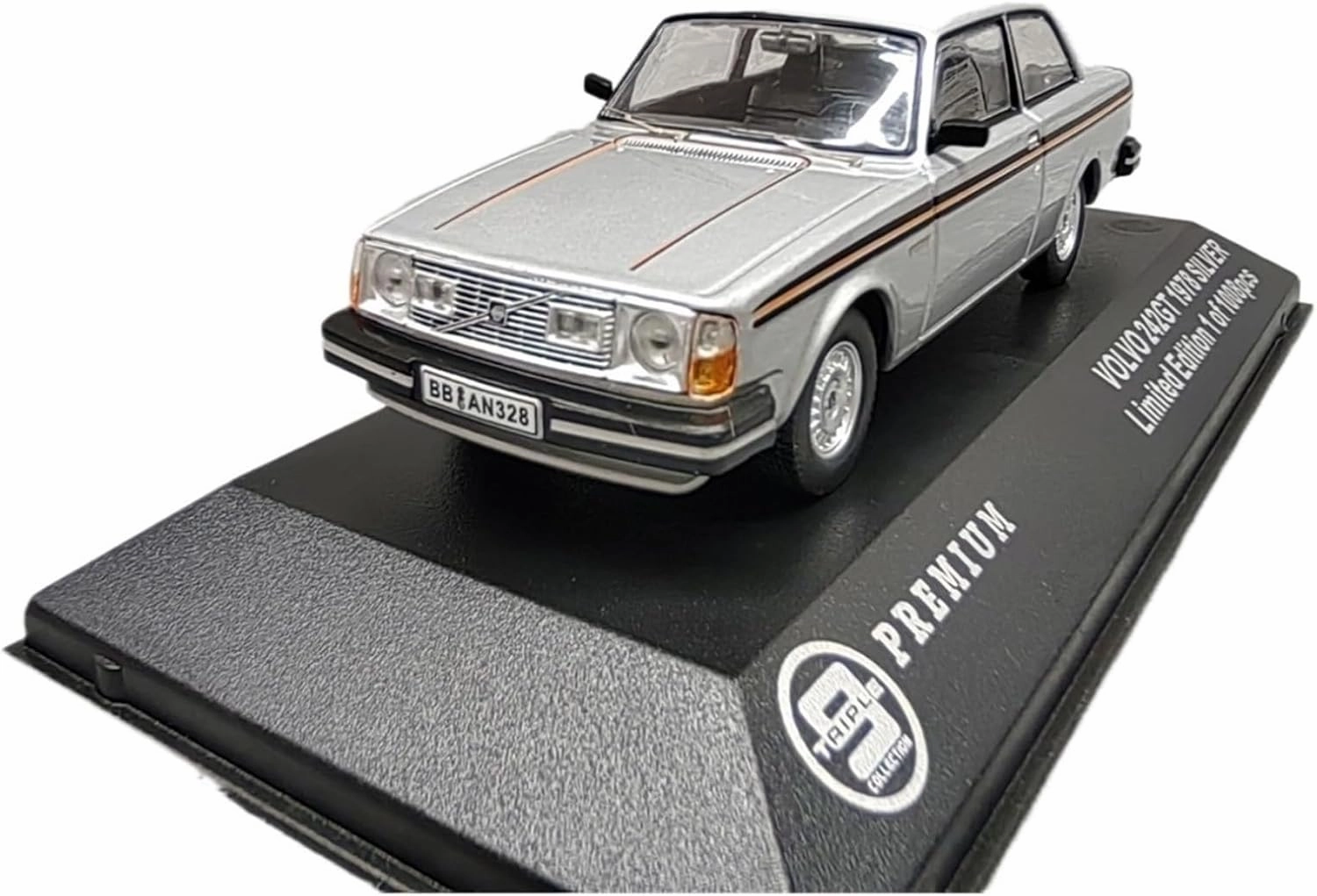 Metal Vehicles Toys 1/43 for Volvo 242GT Alloy Model Gray Collectible Vehicle Display Stand Decoration Toy Home Or Office Décor