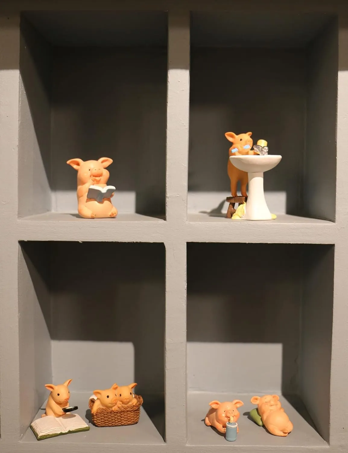 Mini Pig Figurine, Resin Home Decor, Lucky Animal Garden Statue for Micro Landscape (Pig Brushing Teeth)