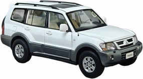Mini Cars Replica 1:18 for Mitsubishi Pajero V73 Pajero Alloy Full Open Simulation Car Model Collection Ornaments Race Car Birthday Party Decorations