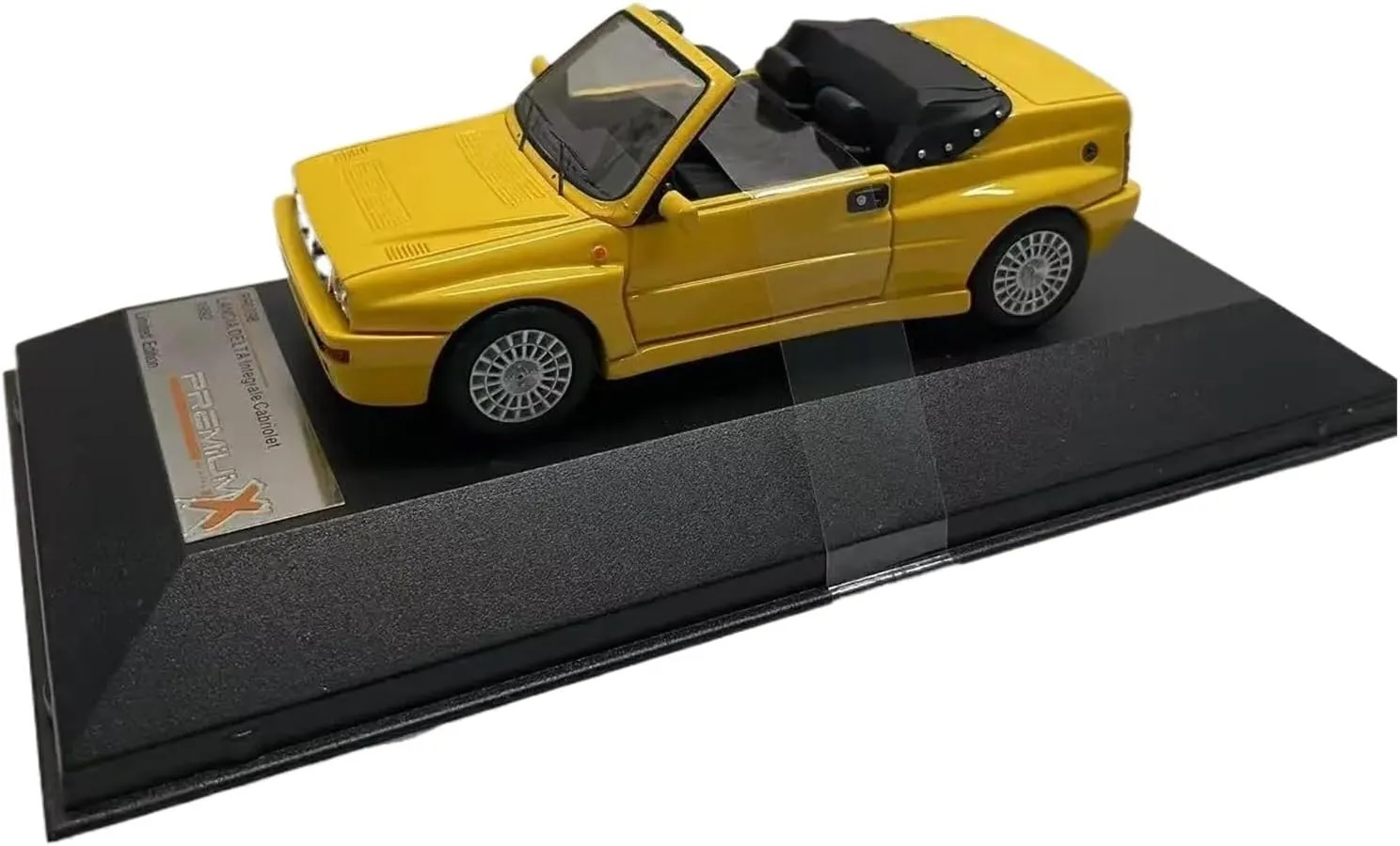 Simulation Car Model 1：43 for Lancia Alloy Convertible Car Model Yellow Static Ornament Souvenir Collection Mini Vehicles Toys