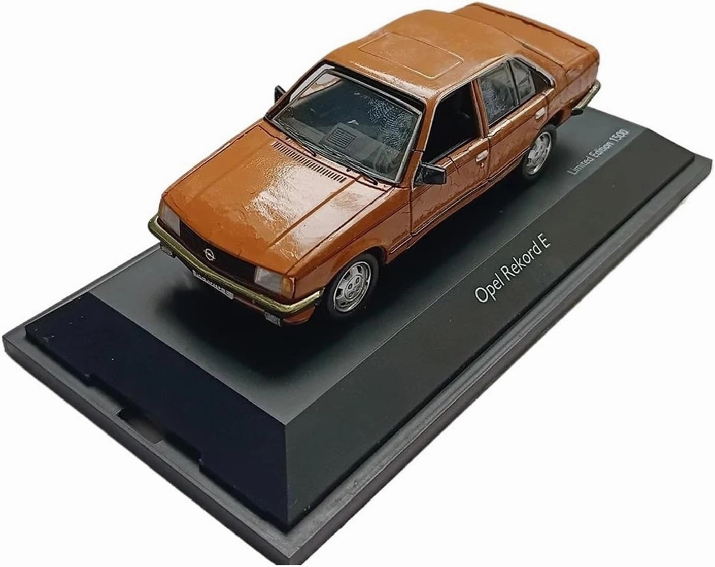 Simulation Car Model 1:43 for Rekord E Alloy Simulated Car Model Static Ornaments Fan Souvenir Mini Vehicles Toys