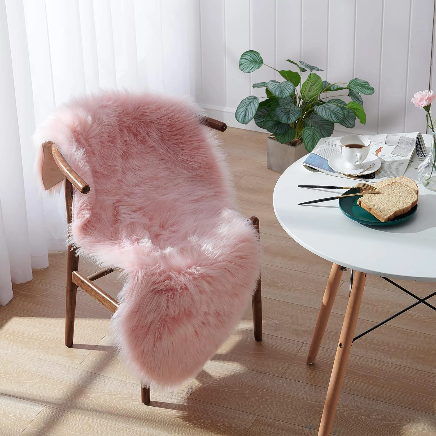 Small Faux Fur Rug, 2x4 ft Ultra Soft Sheepskin Rug Chair Sofa Cover Seat Pad, Pink Fluffy Shag Rug for Bedroom Nursery Kids Room, Luxury Shaggy Rug Fuzzy Plush Floor Carpets, Cute Dorm Home Decor