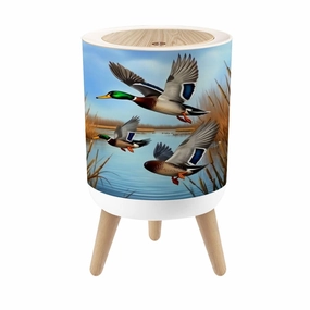 Small Trash Can with Lid Duck Hunting Wild Rustic Lovers Mallard Ducks Wetlands Reeds Round Press Top Garbage Can with Legs Trash Bin Waste Basket for Kitchen Bedroom Bathroom 7L/1.8 Gallon