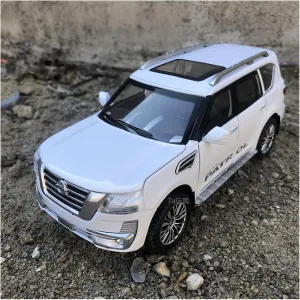Toy car Model 1:32 for Nisssan Patrol Y62 Car Model Diecast Alloy Car Travel Rack Sound Light Pull Back Toy (Color : White)