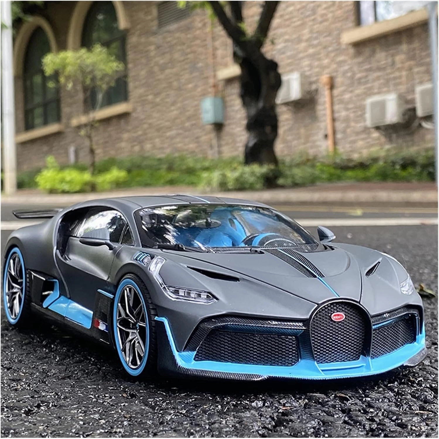 Toy car Model 1:32 for Bugatti Veyron Divo Alloy Sports Car Model Diecast Toy with Sound Light Collection Kids Gift (Color : Gray)