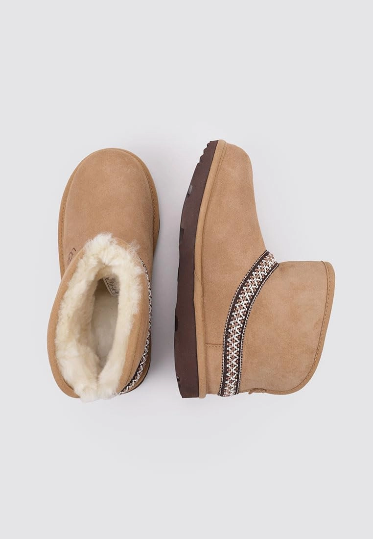 UGG Unisex-Child K Classic Mini Crescent Fashion Boot