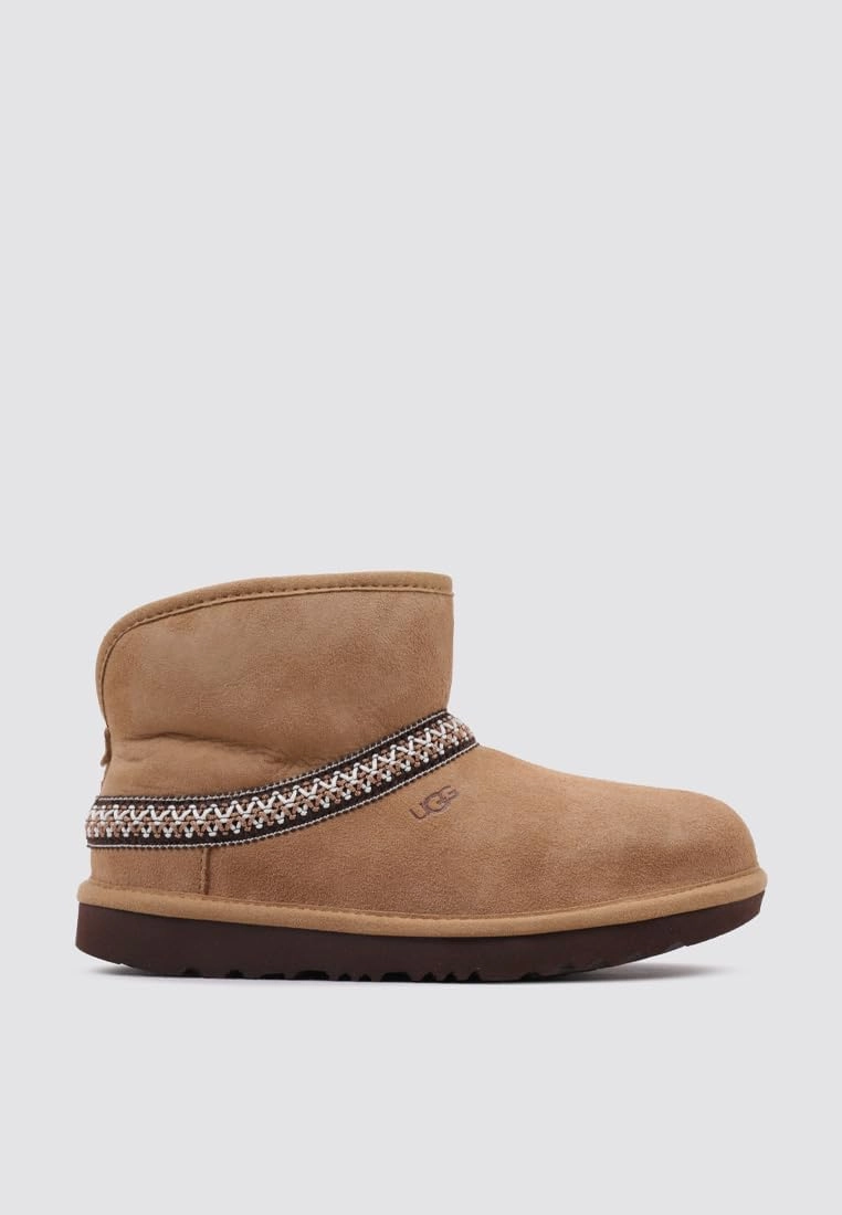 UGG Unisex-Child K Classic Mini Crescent Fashion Boot