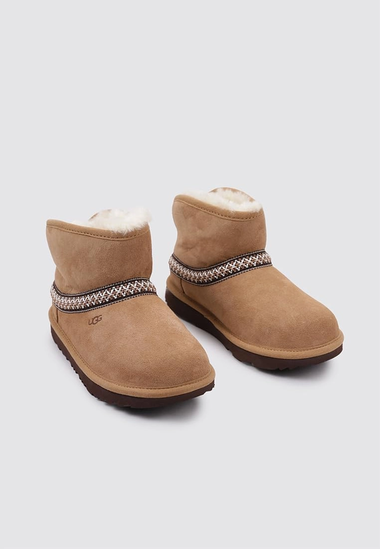 UGG Unisex-Child K Classic Mini Crescent Fashion Boot