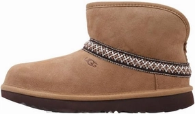 UGG Unisex-Child K Classic Mini Crescent Fashion Boot