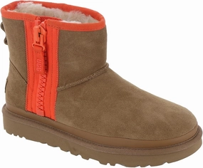 UGG Women's Classic Mini Zipper Tape Logo Boot